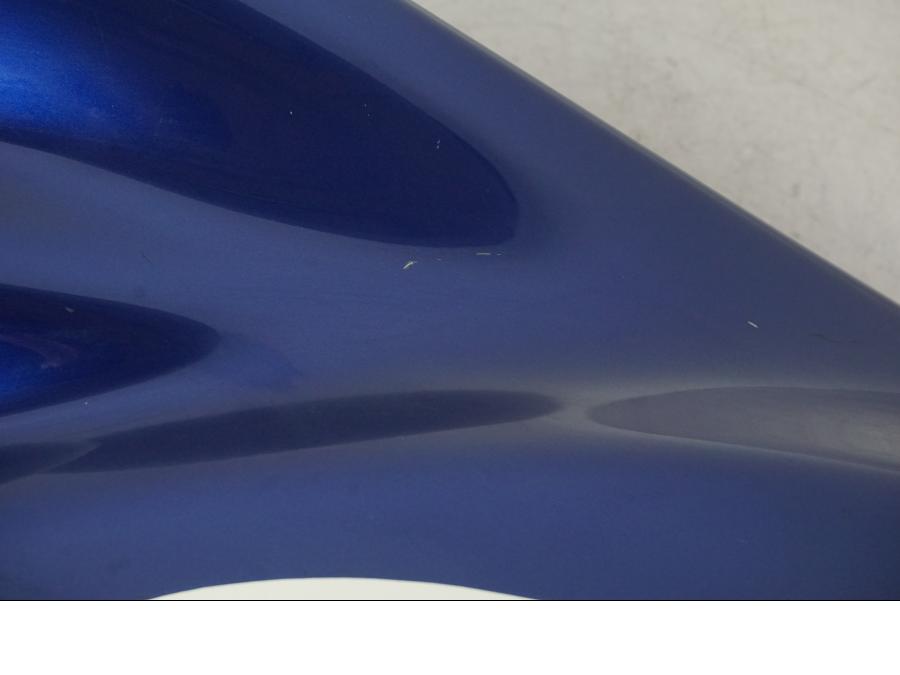 Baksidan på Sidkåpa från en Triumph Sprint RS -2000 motorcykel.