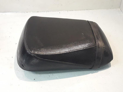 Framsidan på Sadel från en Suzuki VL 800 -2009 motorcykel.