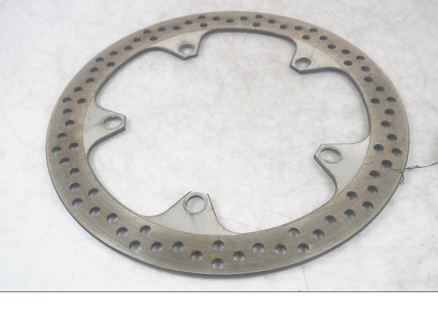 Framsidan på Bromsskiva från en BMW K 1200 R -2006 motorcykel.