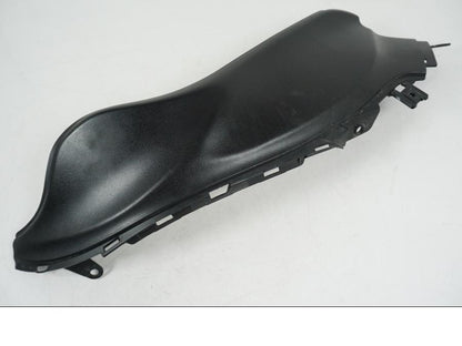 Framsidan på Tankkåpa från en Suzuki GSX 1300 R -2017 motorcykel.