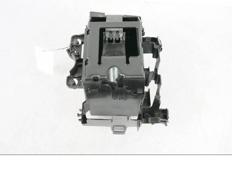 Vänster sida på Batterihållare från en BMW R 1250 GSA -2021 motorcykel.