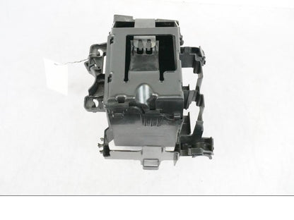 Vänster sida på Batterihållare från en BMW R 1250 GSA -2021 motorcykel.