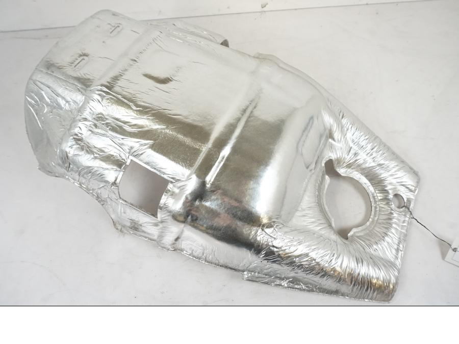 Framsidan på Värmeskydd från en Suzuki VZR 1800 -2009 motorcykel.