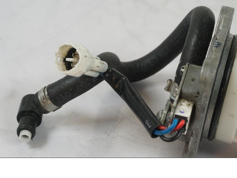 Extrabild2 på Bensinpump insprut från en KTM 1290 Super Duke R -2018 motorcykel.