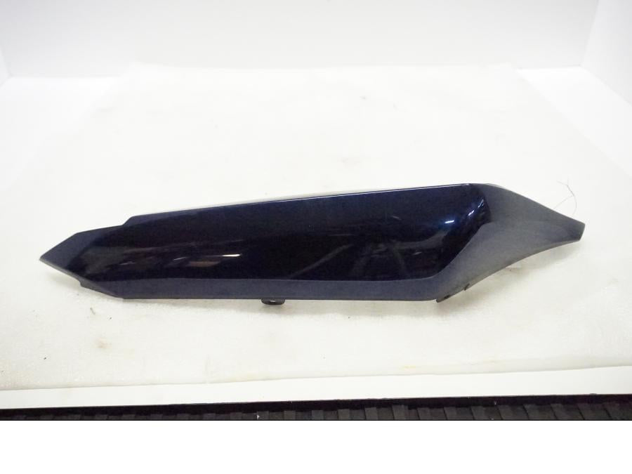 Framsidan på Bakvinge från en Yamaha FZ1-S -2006 motorcykel.