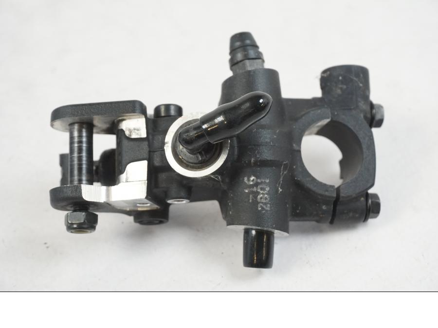 Baksidan på Bromshuvudcylinder från en KTM 1290 Super Duke R -2022 motorcykel.