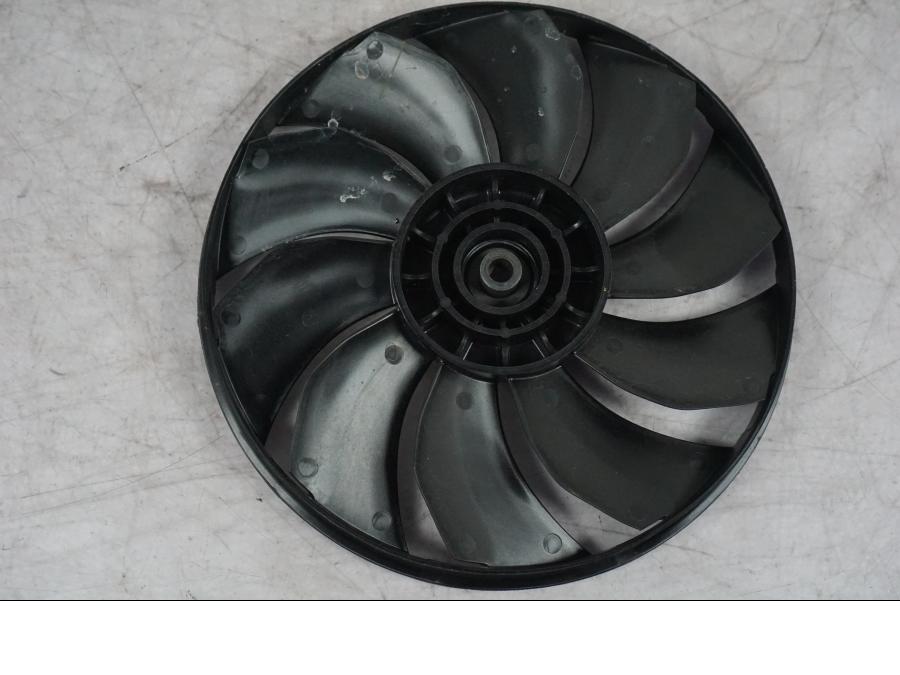 Höger sida på Vattenkylfläkt från en Yamaha MT-09 -2024 motorcykel.