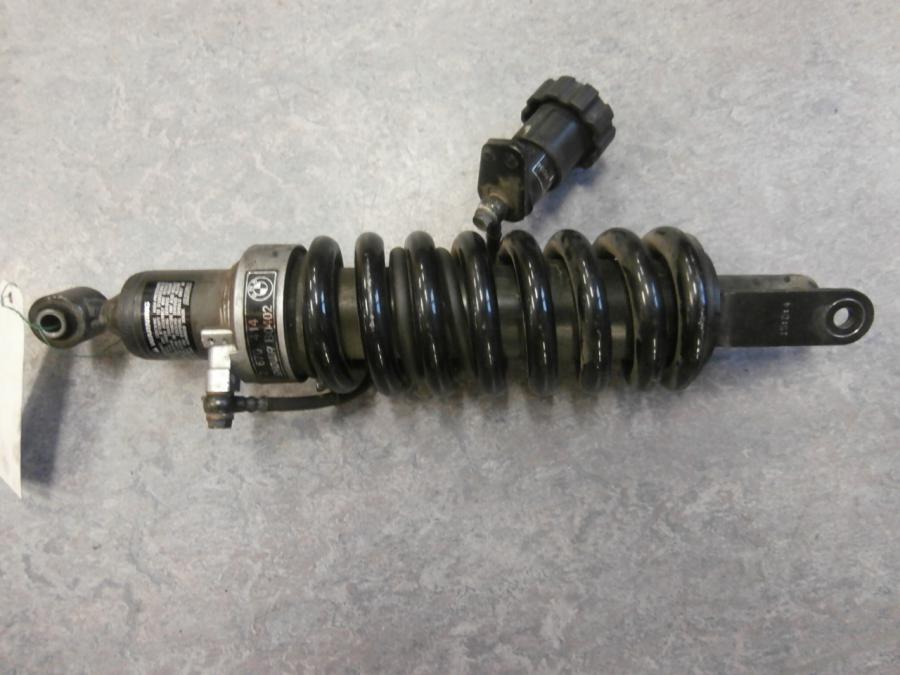 Baksidan på Stötdämpare från en BMW K 1200 LT -2004 motorcykel.