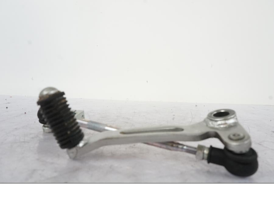 Baksidan på Växelpedal från en Kawasaki Z 800 -2014 motorcykel.