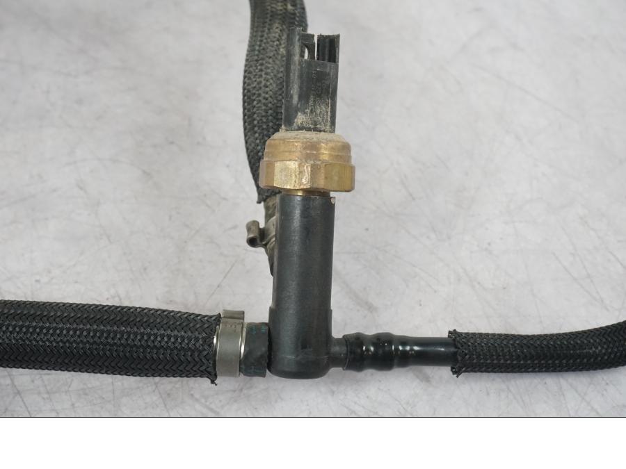 Vänster sida på Fuel Rail från en BMW R 1200 GS -2018 motorcykel.