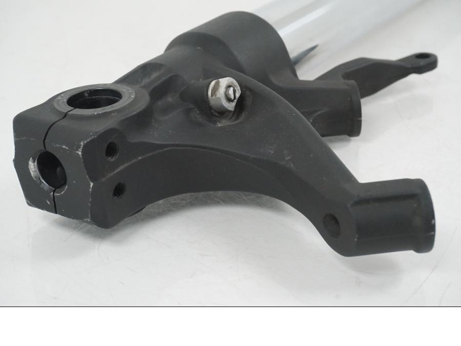 Höger sida på Gaffelben från en Yamaha YZF 1000 R1 -2006 motorcykel.