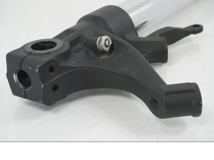 Höger sida på Gaffelben från en Yamaha YZF 1000 R1 -2006 motorcykel.