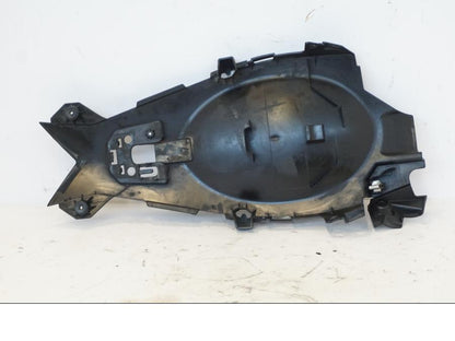 Vänster sida på Undertail från en Kawasaki ER-6N -2012 motorcykel.