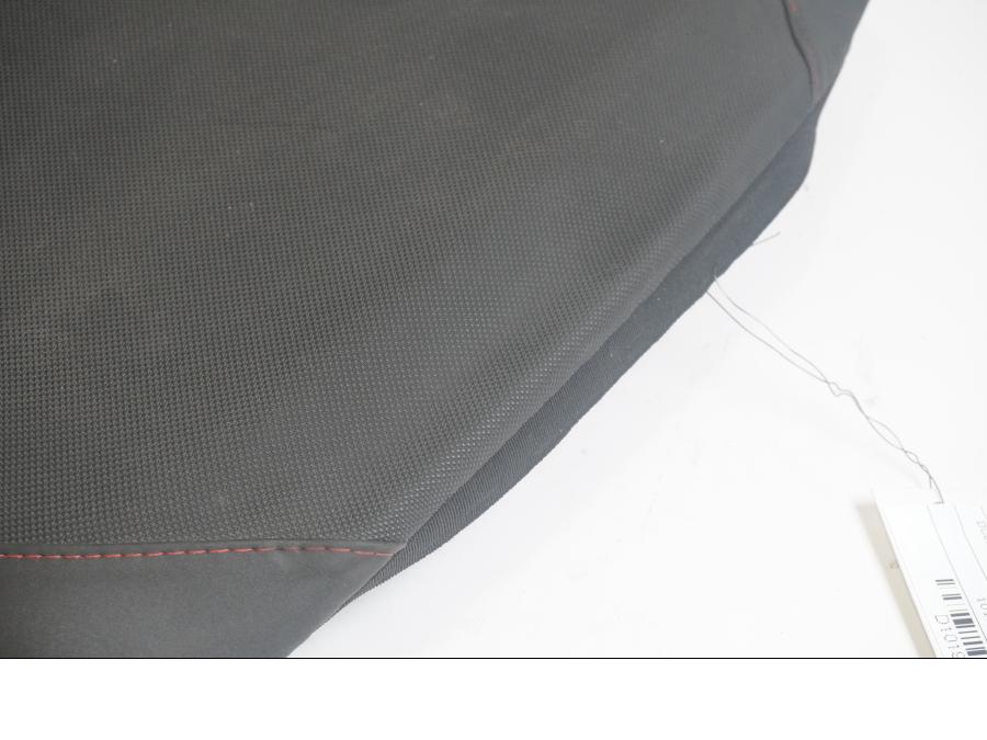 Höger sida på Sadel från en Ducati Multistrada 1260 -2019 motorcykel.