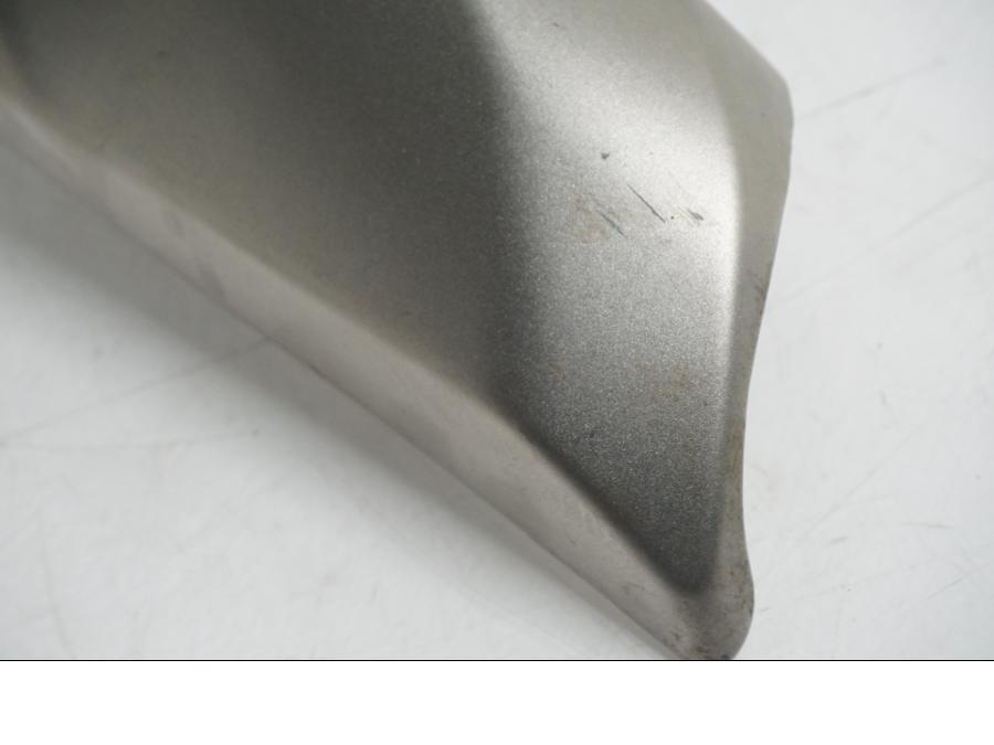 Vänster sida på Ljuddämpardekor från en Honda CB 650 F Hornet -2017 motorcykel.