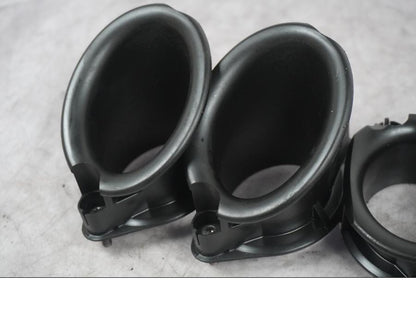 Baksidan på Luftrör från en Kawasaki ZX-10R -2008 motorcykel.