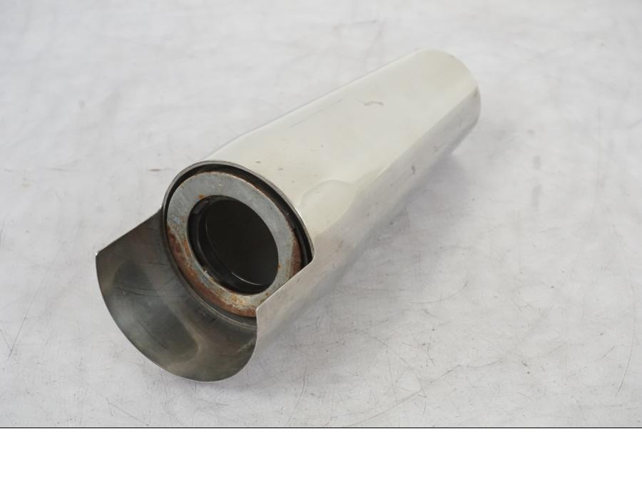 Framsidan på Gaffeldekorrör från en Suzuki VL 800 -2002 motorcykel.