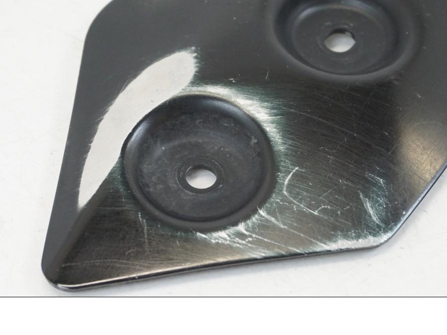 Baksidan på Fotpinnehälskydd från en Yamaha XSR 700 -2016 motorcykel.