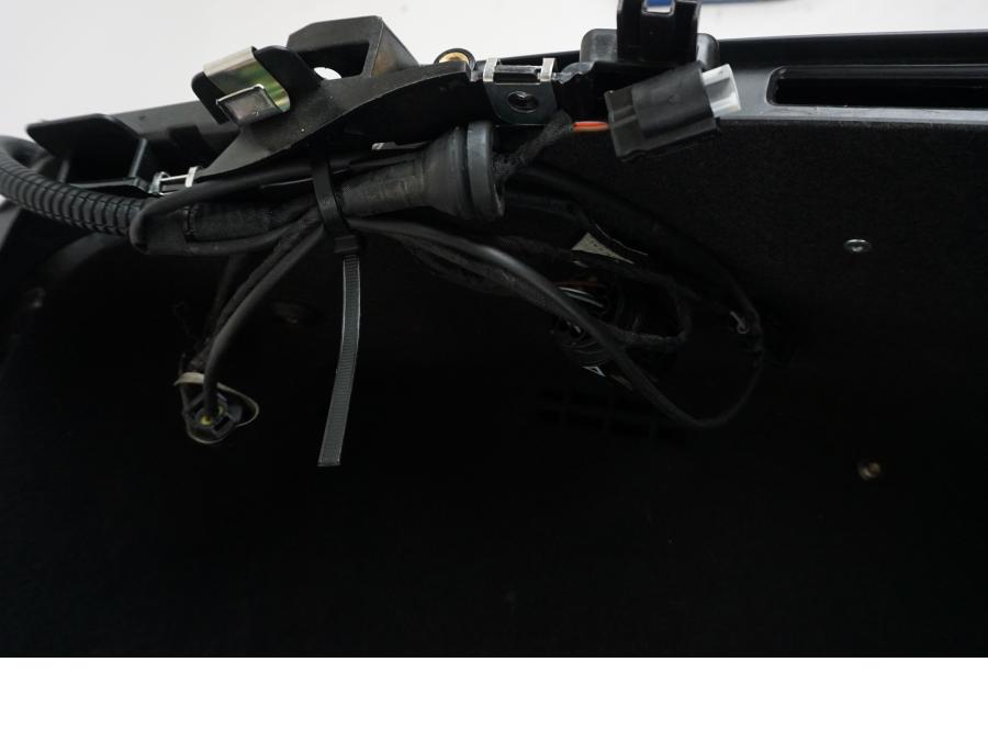 Vänster sida på Topbox från en BMW R 1250 RT -2024 motorcykel.