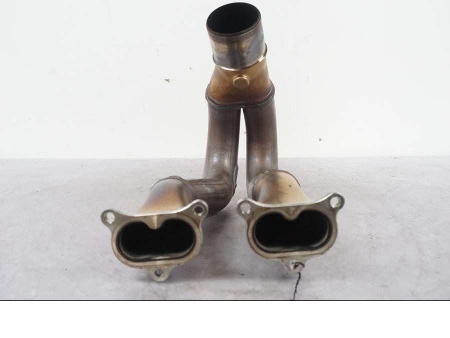 Baksidan på Grenrör från en Ducati Multistrada V4 -2024 motorcykel.