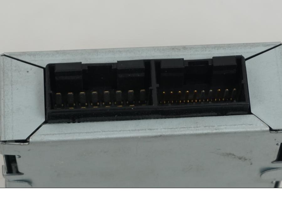 Vänster sida på ABS styrenhet från en Yamaha FZ-6 -2006 motorcykel.