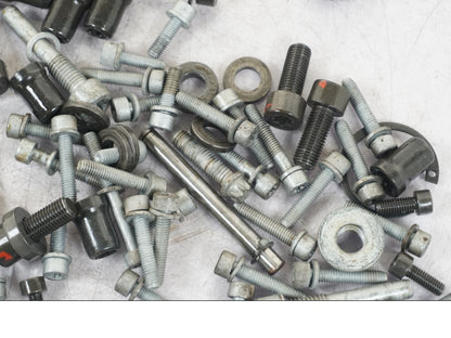 Vänster sida på Skruv / Mutter etc från en BMW R 1200 GS -2017 motorcykel.