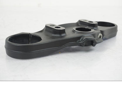 Vänster sida på Gaffelkrona från en KTM 1290 Super Duke R EVO -2023 motorcykel.