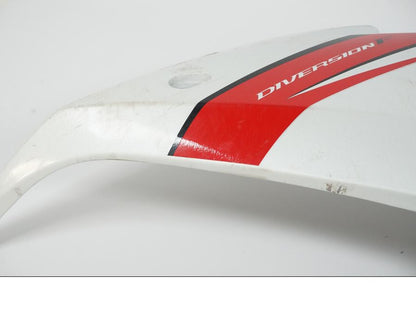 Höger sida på Sidkåpa från en Yamaha XJ 6 -2011 motorcykel.