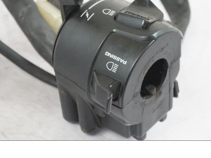 Vänster sida på Styrelreglage från en Honda CBR 1000 F -1999 motorcykel.