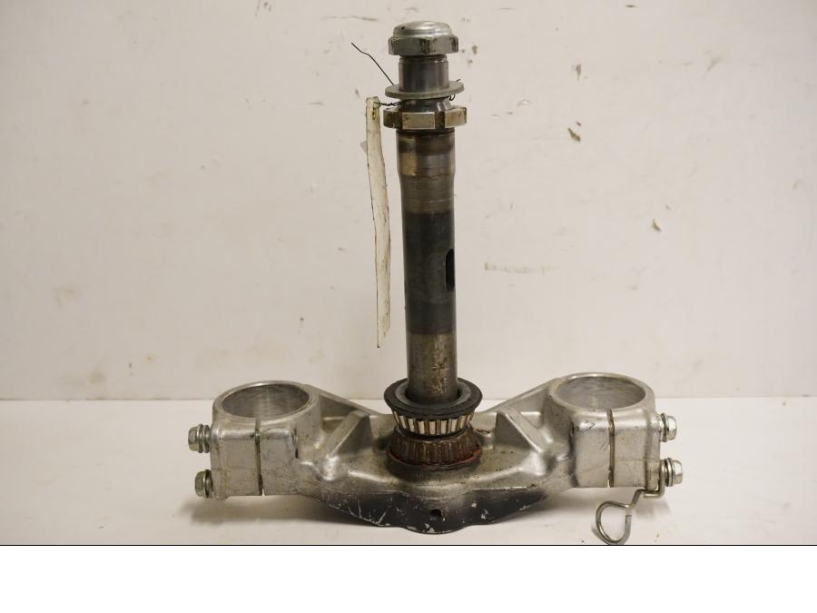 Framsidan på Gaffelkrona från en Suzuki DRZ 400 -2005 motorcykel.