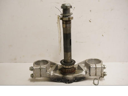 Framsidan på Gaffelkrona från en Suzuki DRZ 400 -2005 motorcykel.