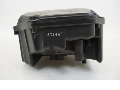 Vänster sida på Luftburk från en Honda XL 1000 V -1999 motorcykel.