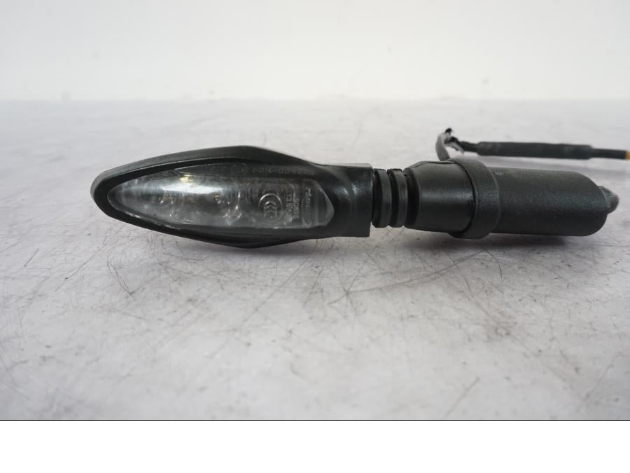 Framsidan på Blinkers LED från en KTM 1290 Super Duke R -2021 motorcykel.