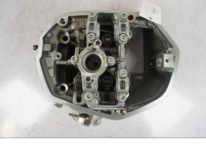 Snett nerifrån på Topplock från en BMW R 1200 GS -2018 motorcykel.