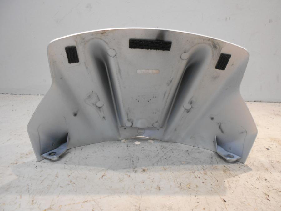 Baksidan på Bensintankskåpa från en Aprilia Tuono V4R -2016 motorcykel.