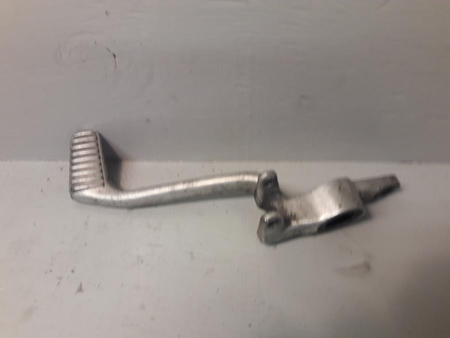 Baksidan på Bromspedal från en Honda VFR 800 -2000 motorcykel.