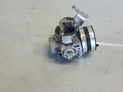 Baksidan på Spjällhus från en Yamaha MT 125 -2017 motorcykel.