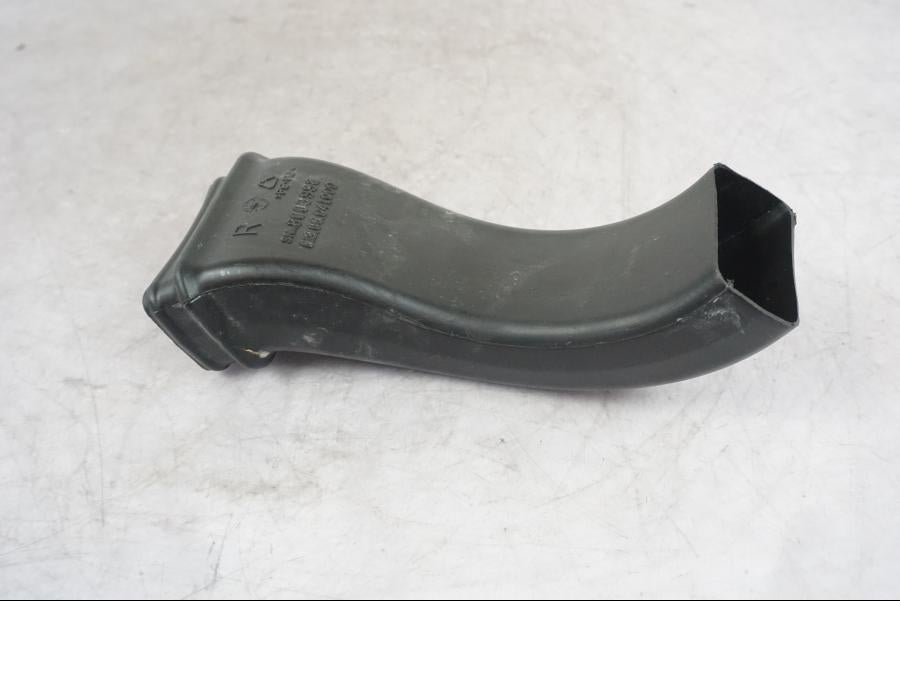 Framsidan på Luftburksnorkel från en KTM 1290 Super Adventure S -2022 motorcykel.