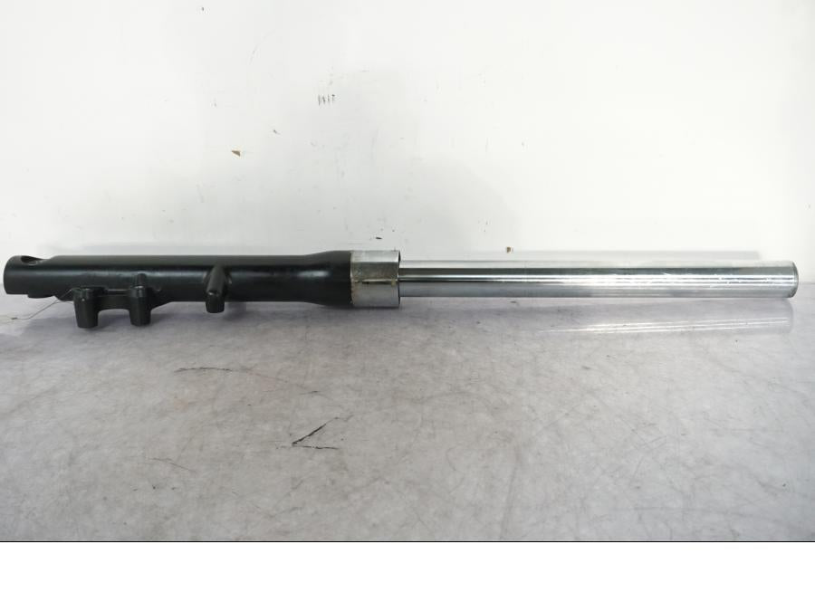 Framsidan på Gaffelben från en Kawasaki VN 1500 -1996 motorcykel.