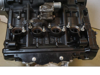 Vänster sida på Motor från en Kawasaki Z 900 -2017 motorcykel.