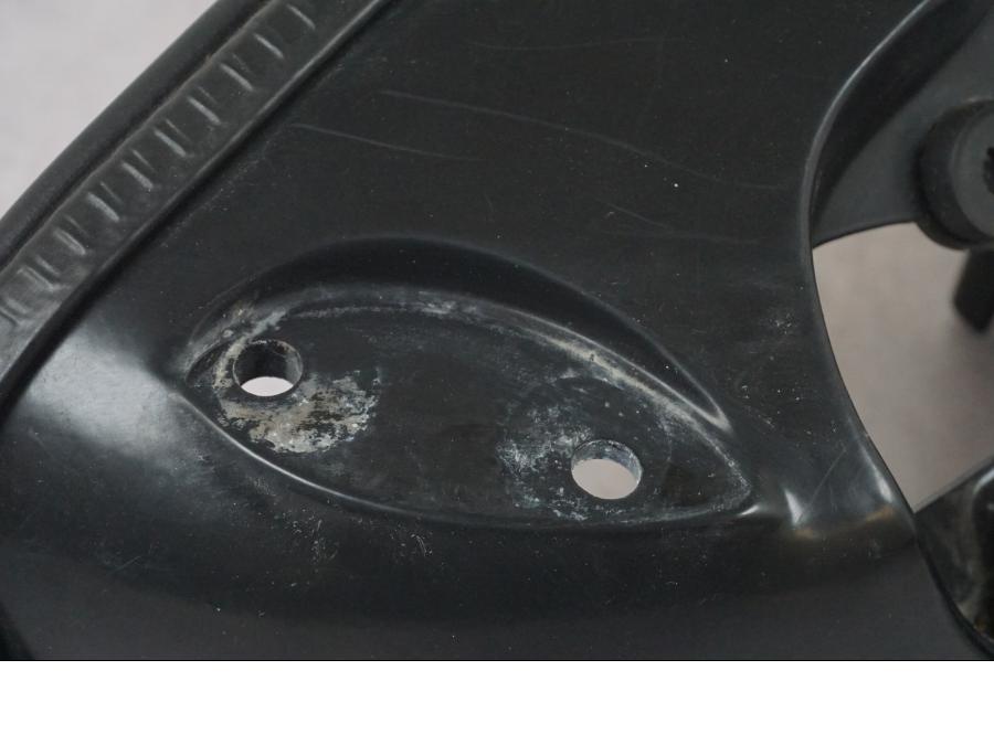 Baksidan på Toppkåpstag från en Triumph Daytona 955I -2000 motorcykel.