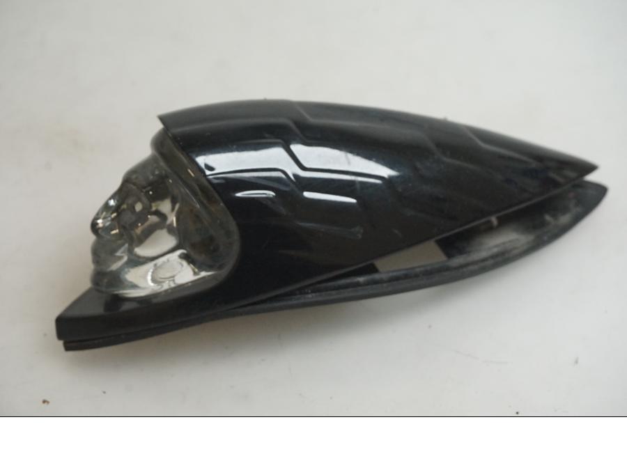 Baksidan på Framskärmsdekor från en Indian Chieftain Dark Horse -2019 motorcykel.