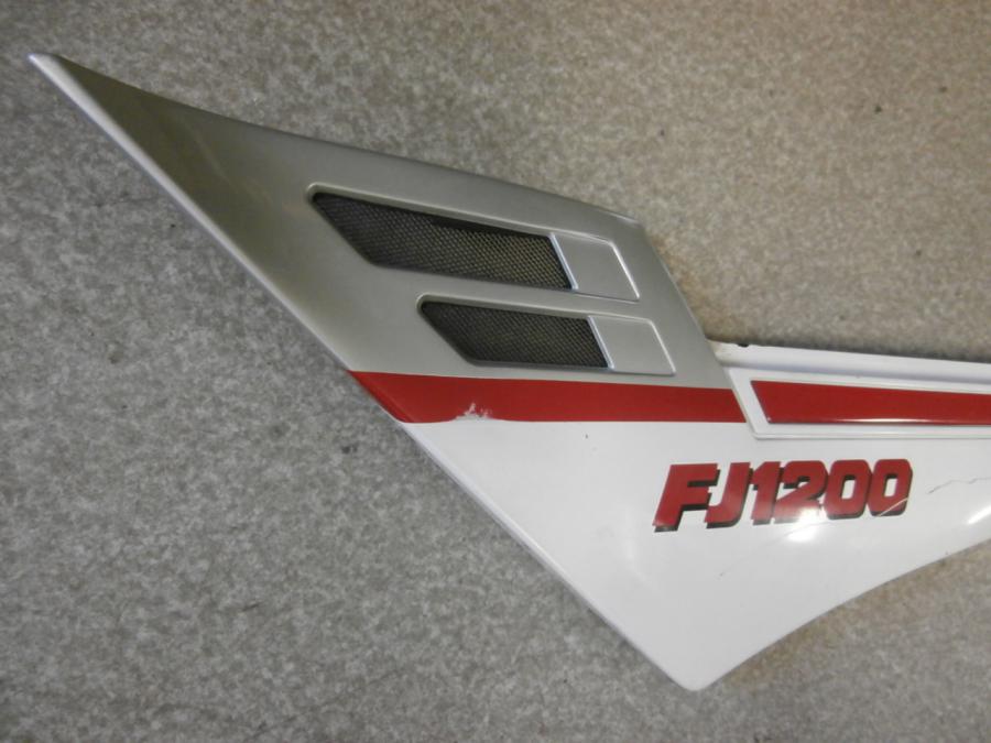 Baksidan på Sidopanel från en Yamaha FJ 1200 -1989 motorcykel.