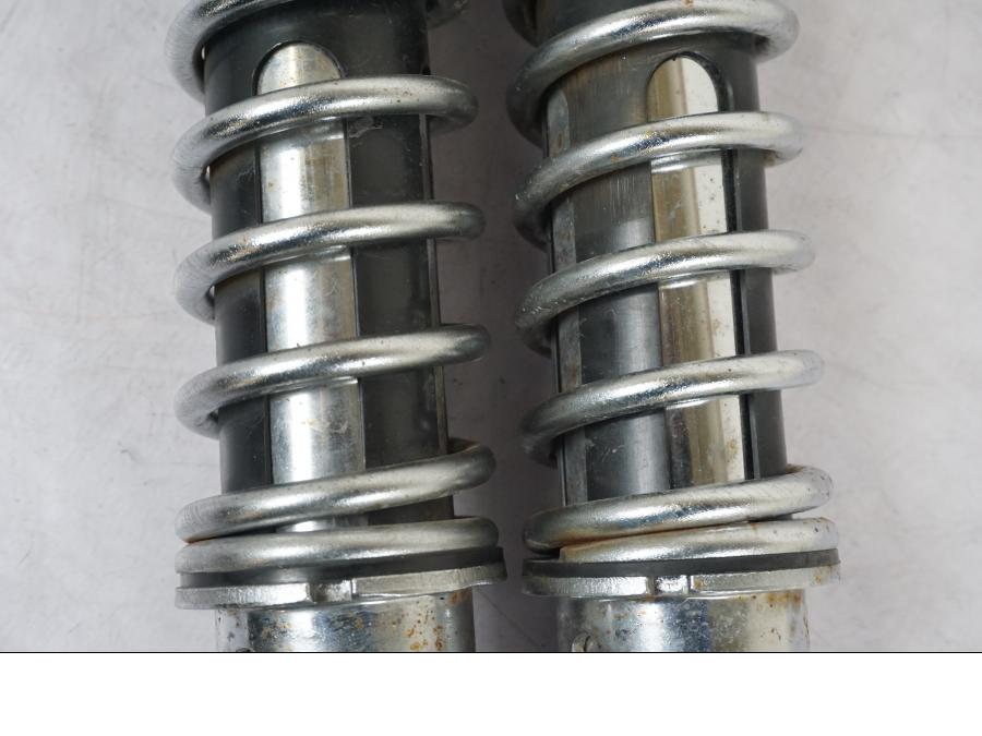 Vänster sida på Stötdämpare från en H-D Sportster 883 XL -2007 motorcykel.