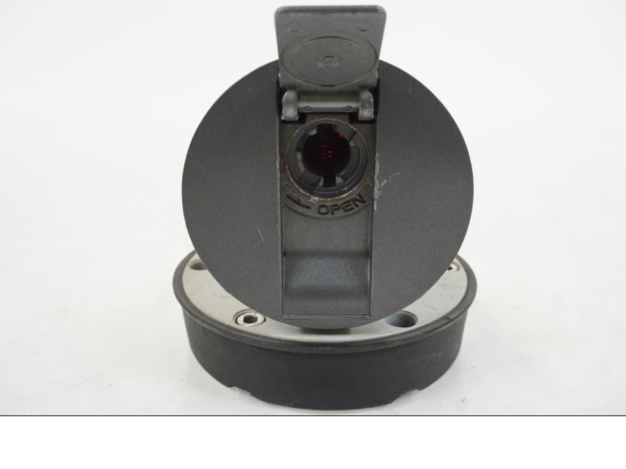 Vänster sida på Tanklock från en Triumph Speed Triple -2008 motorcykel.