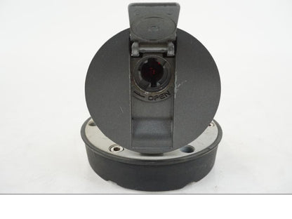 Vänster sida på Tanklock från en Triumph Speed Triple -2008 motorcykel.