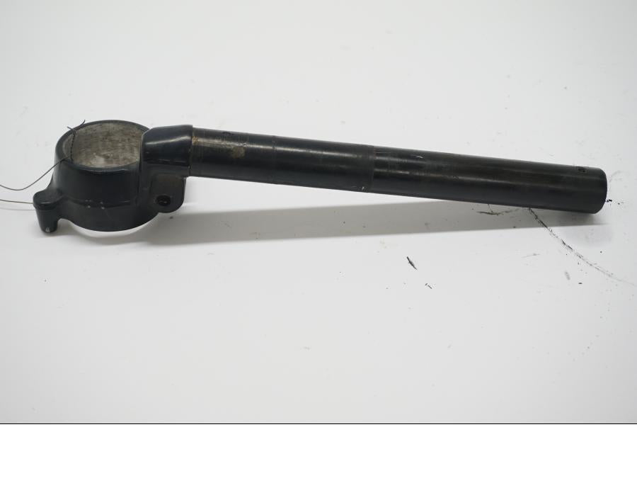 Framsidan på Styre från en Honda VTR 1000 F -2005 motorcykel.