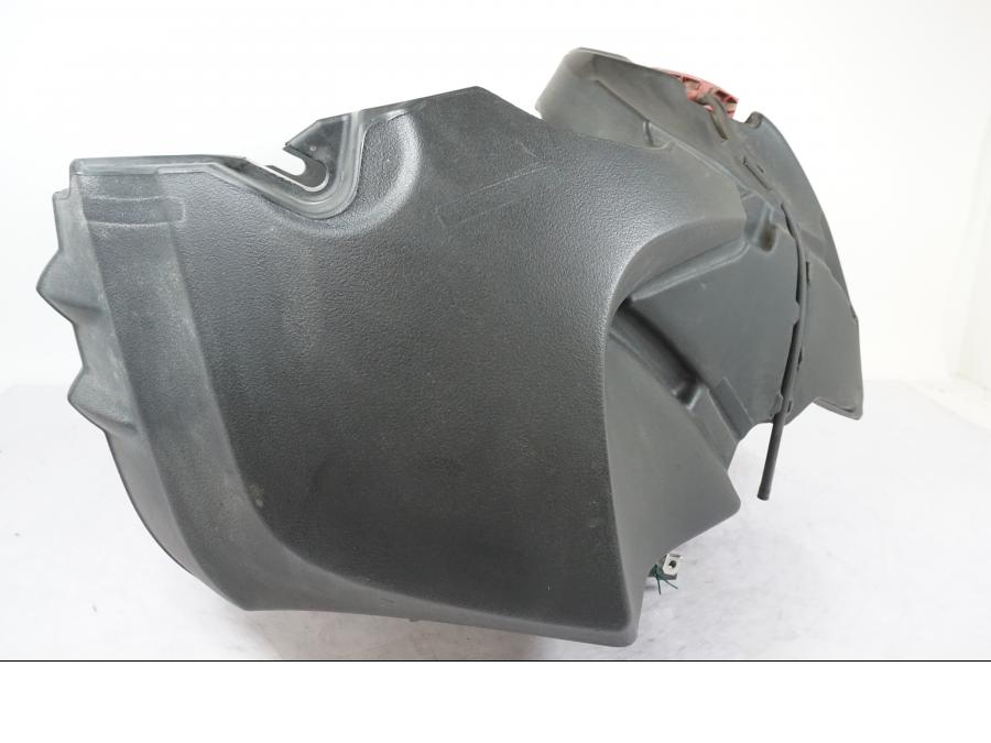 Vänster sida på Bensintank från en BMW R 1200 GSA -2012 motorcykel.