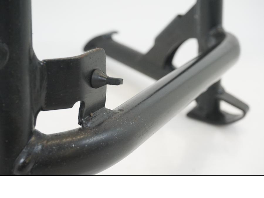 Vänster sida på Centralstöd från en BMW S 1000 XR -2019 motorcykel.