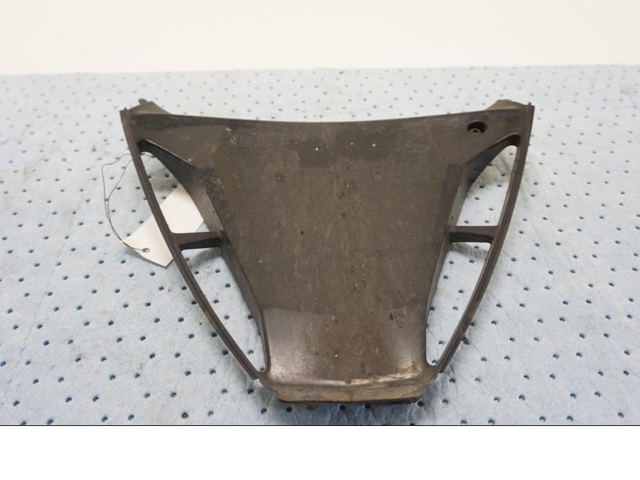 Framsidan på Trekanten från en Yamaha YZF 1000 R1 -2003 motorcykel.